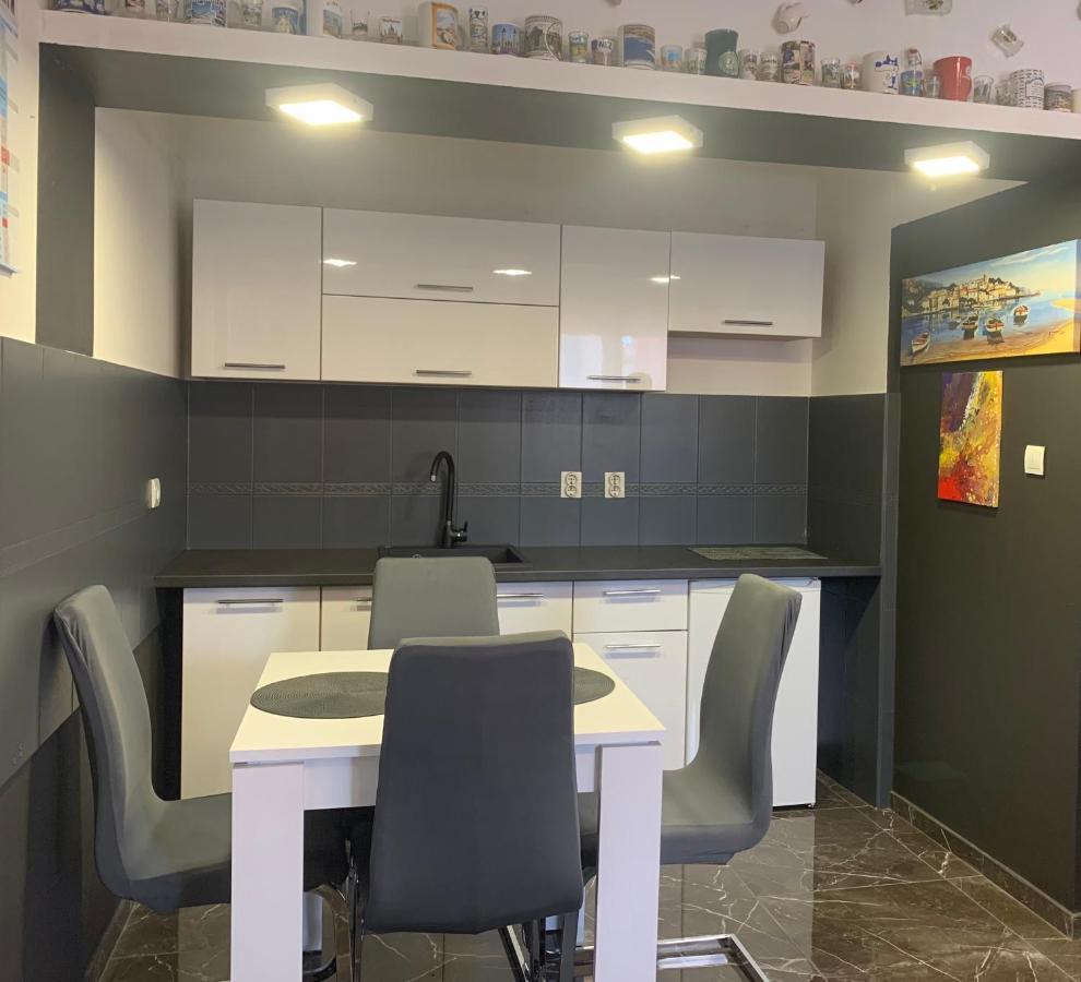Dama Blizina Amfiteatra I Bus Kolodvora ,besplatan Privatni Parking,self-check- In Apartmán *