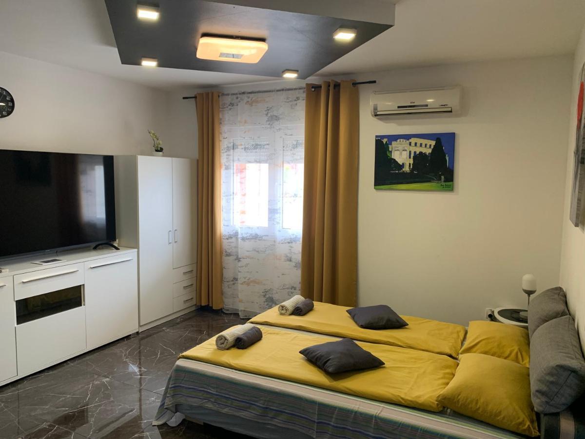 Dama Blizina Amfiteatra I Bus Kolodvora ,besplatan Privatni Parking,self-check- In Apartment Pula