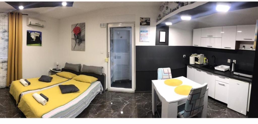 Apartmán Dama Blizina Amfiteatra I Bus Kolodvora ,besplatan Privatni Parking,self-check- In