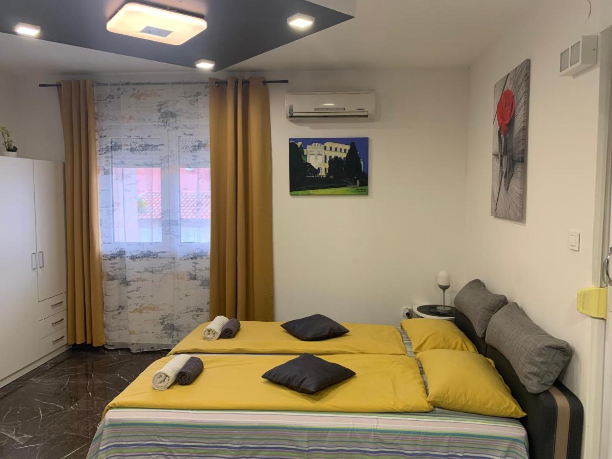 Dama Blizina Amfiteatra I Bus Kolodvora ,besplatan Privatni Parking,self-check- In Apartmán