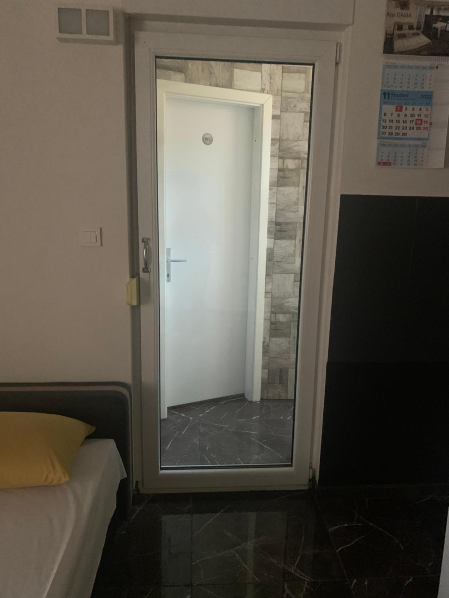 Dama Blizina Amfiteatra I Bus Kolodvora ,besplatan Privatni Parking,self-check- In